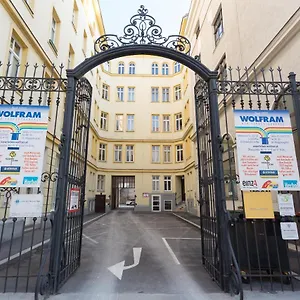 https://queens-apartments.vienna-besthotels.com